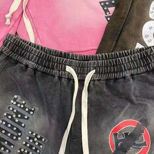 Shorts vintage personnalisés pour hommes, effet délavé, ourlet roulé, 100 % coton, motif uni, taille mi-haute, respirant, tricoté, avec cordon de serrage orné de strass - Product Image 4