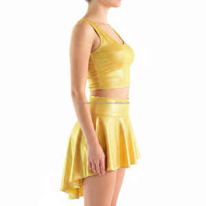 Ensemble de performance 2 pièces pour femme, style majorette, doré métallisé, avec crop top sans manches et jupe asymétrique, personnalisable OEM - Product Image 4
