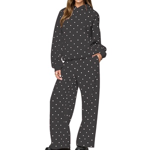 Conjunto deportivo personalizado al por mayor con pantalones tipo jogger y bordado para boutiques estadounidenses, con acabado de felpa suave. - Product Image 5