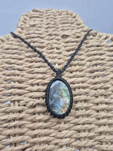 สร้อยคอทำมือแบบมาคราเม่ รูปทรงลูกแพร์ จี้คริสตัลธรรมชาติ สายปรับได้ สีดำ สไตล์โบโฮ คริสตัลบำบัด ของขวัญแต่งงาน - Product Image 6