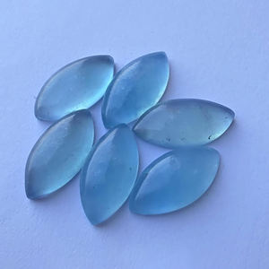 Gema suelta natural de aguamarina lechosa, cabujón, forma marquesa, calibrada, con base plana - Product Image 3