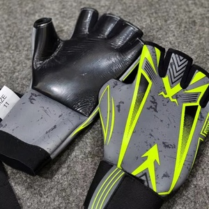 Guantes de Portero de Látex Falcon Pro Morados y Verdes, Impermeables, Unisex, Transpirables, Antideslizantes, para Fútbol, Gimnasio y Actividades al Aire Libre - Product Image 2