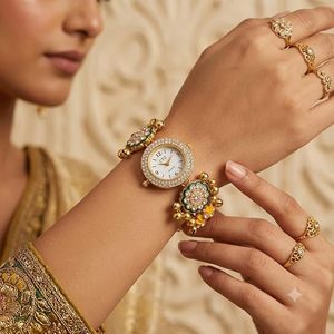 Reloj de pulsera floral chapado en oro para mujer con cristales de imitación y perlas de loto, joyería étnica para boda, regalo para niñas - Product Image 1