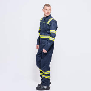 Traje de seguridad cómodo hecho con material de calidad. Proporciona protección total, duración prolongada y flexibilidad - Product Image 1