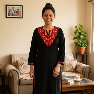 Kurti Kashmiri Negro Intenso con Bordado Floral Aari Multicolor, Compre Directamente del Proveedor a Precio de Mayoreo - Product Image 1