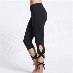 Pantalon de yoga taille haute mi-mollet avec découpes à bretelles croisées, noir uni, sans couture, extensible dans quatre directions, vêtements de sport pour femme - Product Image 3