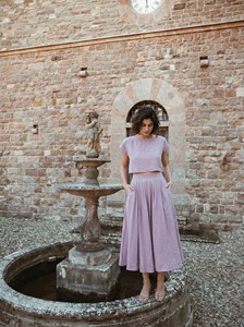 Ensemble deux pièces en lin pour femmes, haut court et pantalon large |   Tenue d'été vintage respirante et écologique |   Vêtements pour femmes en gros sur mesure - Product Image 6