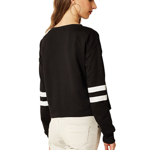 Sweat-shirt noir à manches longues et col rond pour femme avec rayures blanches sur les manches, haut tricoté décontracté à col rond, coupe régulière, vêtement d'automne - Product Image 2