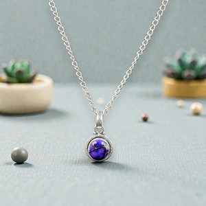 Pendentif en cuivre violet, turquoise et argent, fait main, avec cabochon rond en pierre précieuse - Product Image 2