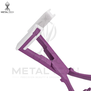 Pince à presser pour extensions capillaires adhésives violettes mates, mâchoires en silicone souple, cadre ergonomique à double ressort, pince de salon pour bandes adhésives - Product Image 4