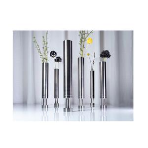 Vase à fleurs en métal luxueux pour une décoration intérieure grandiose, avec des matériaux de qualité supérieure et un attrait élégant - Product Image 2