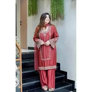 ชุดที่เรียบง่ายจากนักออกแบบพร้อมงานปักลายเสื้อท่อนล่างและชุดทำงานดูปองตาสำหรับใส่ทำงานหรือสวมใส่ทุกวัน - Product Image 2