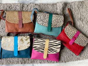 Sac à main en cuir véritable sac à bandoulière multicolore de style attrayant sac à main en cuir recyclé imprimé animal - Product Image 3