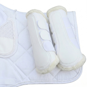 Juego Ecuestre Crossedge: Silla de Montar Acolchada de Lujo con Botas de Tendón y Protección para el Nudillo a Juego y Red de Orejas con Reducción de Ruido - Product Image 4