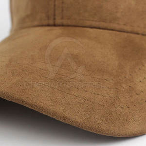 Casquette de baseball inspirée du style streetwear, conçue avec une forme équilibrée, un toucher confortable et une finition soignée - Product Image 5