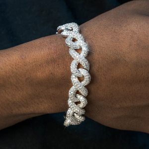 Pulsera de eslabones cubanos estilo hip hop para mujer, chapada en oro blanco y rodio, con cadena de tenis de diamantes de corte esmeralda - Product Image 2
