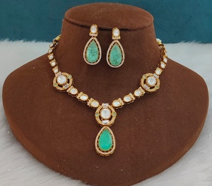 Collar de moissanita Polki de calidad premium con hermosos pendientes, perfecto para fiestas y oficina, diseño elegante y con clase. - Product Image 5