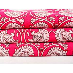 ผ้าฝ้ายพิมพ์ลายดอกไม้สีแดงอินเดียแบบแฮนด์บล็อก ขายดี เหมาะสำหรับงานควิลท์ ปลอกหมอน ผ้าม่าน ผ้าคลุมเด็กชาย ผ้าทอสำหรับเด็กหญิง - Product Image 1