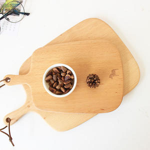 Planche à découper en bois massif avec poignée, épaisseur 1,5 cm, compatible lave-vaisselle, pour viande, fromage, légumes et fruits, usage en cuisine - Product Image 6