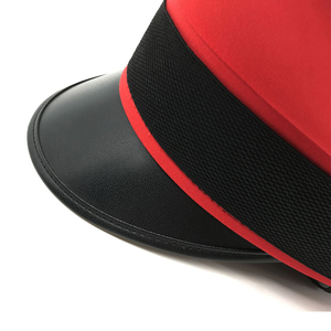 Gorra Formal Profesional con Visera Negra, Cordón Dorado y Emblema de Escudo, Venta al por Mayor - Product Image 2