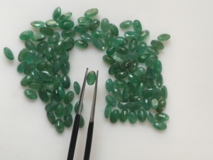 Émeraude naturelle Sakota 5x3MM taille ovale, pierres précieuses de qualité supérieure pour la fabrication de bijoux - Product Image 1