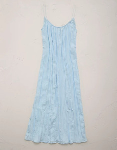 Robe d'été élégante en coton bleu ciel froissé sans manches pour femme, col en V profond, longueur midi, coupe évasée - Product Image 4