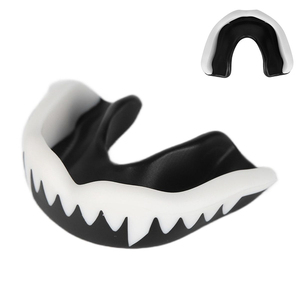 Protège-dents en silicone blanc et rose, design léger et tendance, pour adolescents, unisexe, idéal pour la boxe et les sports. - Product Image 2