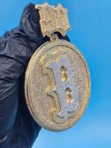 จี้ฮิปฮอปแบบกำหนดเอง เงินแท้ 925 ประดับโมอิสซาไนต์ จี้แบบ Iced Out พร้อมตัวล็อคแบบกำหนดเอง จี้สองสีพร้อมจี้ตัวอักษร จี้วงกลมสำหรับเป็นของขวัญ - Product Image 6