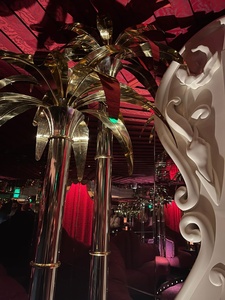 Escultura de Palmera de Acero Inoxidable Art Deco Premium, Hojas de Latón con Acabado Dorado, Hecha a Mano y Personalizable para Hoteles de Lujo - Product Image 3