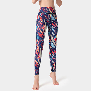 Leggings de sport et de yoga pour femmes, design tendance, logo personnalisé OEM, toucher doux, impression par sublimation, pour la course à pied et la gym - Product Image 1