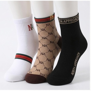 Chaussettes de sport respirantes bleues à motif géométrique pour adultes – Collection Printemps - Product Image 1