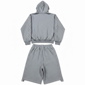 Ensemble sweat à capuche et short personnalisé avec logo imprimé et strass, en molleton 100% coton, pour un style décontracté et tendance. - Product Image 2