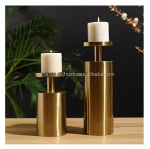 Portavelas de Metal moderno de lujo hecho a mano para la decoración del hogar y el interior de la Mesa a precio mayorista a La India - Product Image 1