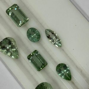 Nouvelle Lotée de Tourmaline Verte Menthe Naturelle, Tailles Mixtes, 5 à 10 Carats, Lot en Vrac, Qualité AAAA, Madagascar, Pierres Précieuses de Joaillerie Fine en Gros - Product Image 5