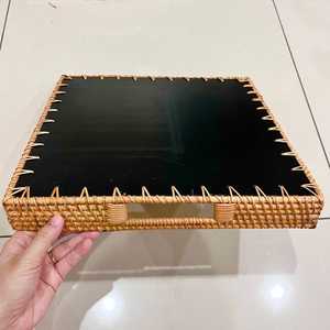Plateau en rotin fait main de luxe avec incrustation de nacre, élégant plateau de service tissé en mosaïque de coquillages pour une décoration élégante de la maison et de la table - Product Image 2