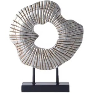 Sculptures Métalliques Artistiques : Art Décoratif Élégant pour Salon, Bureau, Hôtel, Réception, Jardin, et Accent d'Intérieur - Product Image 3