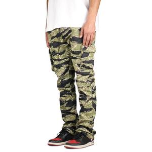 Pantalon de jogging unisexe en polyester, imprimé par sublimation, avec motifs colorés et détaillés, dynamique et décontracté, style resort, à l'agencement graphique unique - Product Image 4
