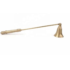 Apagavelas de Latón Vintage con Mango Largo, Diseño Moderno, Hecho a Mano, Extintor de Velas Navideño - Product Image 1