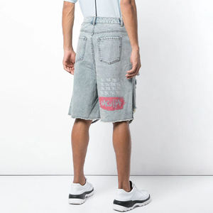 Shorts de Mezclilla Deslavados con Estampado de Grafiti, Estilo Urbano de Pierna Ancha - Product Image 3