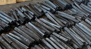 Machine à briquettes de charbon de bois de sciure de bois, combustible pour barbecue en bois dur, 7000-8000 Kcal/Kg, forme en morceaux, carbone fixe 75-85%, humidité 5% - Product Image 2