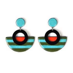 Boucles d'oreilles en résine faites à la main de luxe, matériau de qualité supérieure, accessoires de mode élégants pour les fêtes, style cristal, légères et confortables - Product Image 1