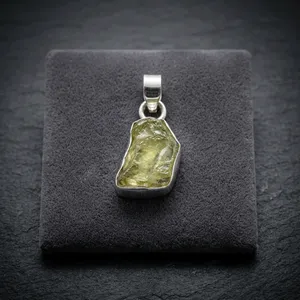 Colgante de Plata de Ley 925 con Cuarzo Limón Crudo, Diseño Minimalista, Unisex, para Uso Diario, Eternal Warmth - Product Image 5