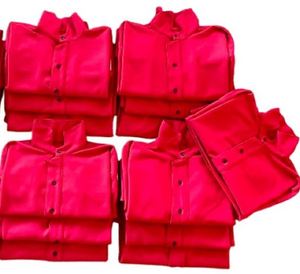 เสื้อเชิ้ตชานตุงสีแดงสดสำหรับผู้ชาย สีพื้น แขนยาว ติดกระดุมด้านหน้า แบบจำลองเสื้อเชิ้ตผ้าแฟลนเนลสีแดงสไตล์อเมริกัน - Product Image 3