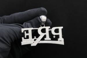 Colgante Premium de Aleación Chapada en Oro con Diamantes CZ Estilo Hip Hop - Product Image 3