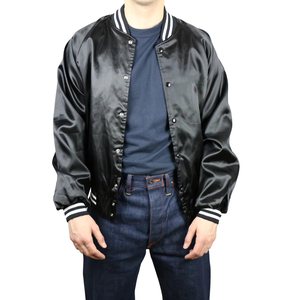 Venta al por mayor de los hombres de satén Varsity chaqueta de moda de béisbol universitario personalizado ligero al aire libre - Product Image 3