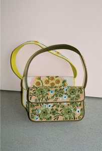 Bolso de cuentas beige y blanco con base moteada, motivo de girasol, centro rojo, pétalos marrón oscuro, patrón de tallo y hoja, marrón oscuro - Product Image 5