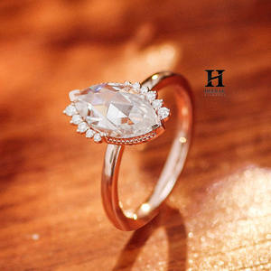 Anillo de compromiso vintage con diamante de laboratorio talla marquesa, oro rosa de 14K, halo lateral asimétrico con diamantes - Product Image 4