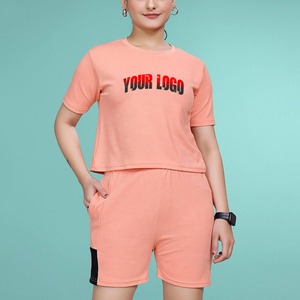 ชุดเซ็ตเสื้อแขนสั้นกางเกงขาสั้นผู้หญิงสำหรับฤดูร้อน ผ้าสี่ทิศทางยืดได้ พิมพ์ลายสกรีน ทรงหลวม ผ้าฝ้ายผสมโพลีเอสเตอร์ ชุดสองชิ้น - Product Image 1