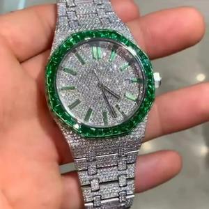 นาฬิกาข้อมือสแตนเลสสตีลประดับเพชร VVS โทนสีทองสุดหรู ขายดีที่สุด เหมาะสำหรับงานเลี้ยงและงานสำคัญ พร้อมจำหน่ายในราคาที่ดีที่สุดในตลาด - Product Image 1