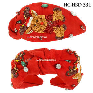 Serre-tête artisanal sur le thème d'Halloween avec motifs de crânes, broderie de perles et design torsadé en tissu doux - Product Image 1